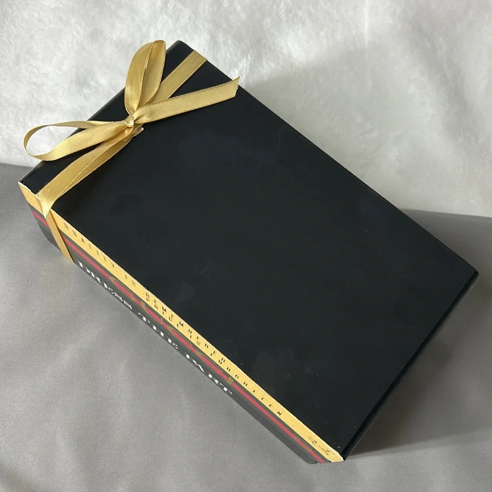 🖤Vintage “Gucci Dress The Part” book stack designed wooden decoration - Picture 6 of 13